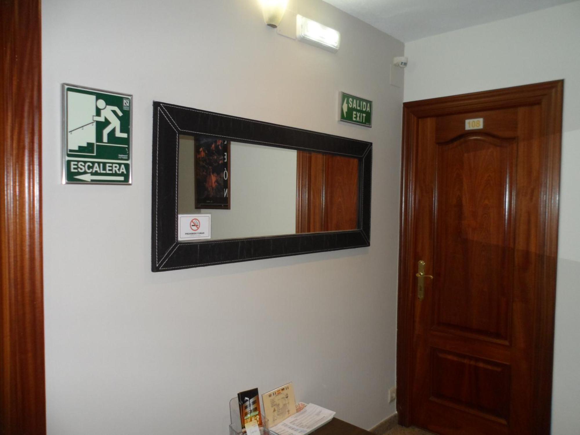 Hostal Coruna Astorga Eksteriør billede